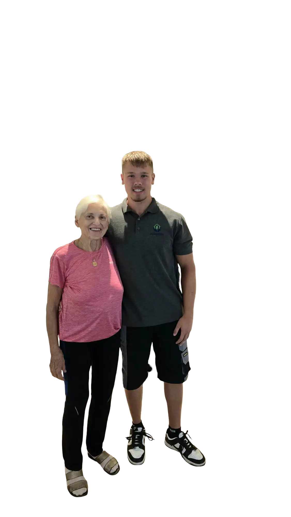 Geschäftsführer Nico Steinert mit zufriedener Seniorin